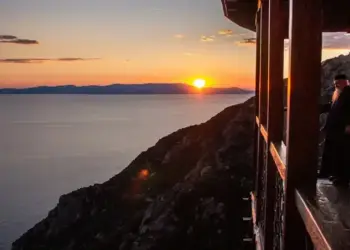 Αντιφρονούντες και παρεπίδημοι… Του Δημητρίου Λυκούδη, θεολόγου