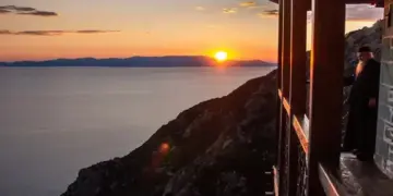 Αντιφρονούντες και παρεπίδημοι… Του Δημητρίου Λυκούδη, θεολόγου