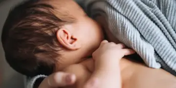 Σάλος στη Βρετανία: Το NHS επιμένει ότι το γάλα διεμφυλικών γυναικών είναι είναι εξίσου καλό με το μητρικό