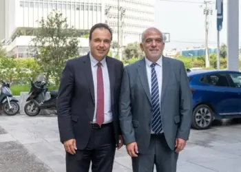 Έντρομος και μάλλον σοκαρισμένος ο υπουργός Παπαστεργίου κάνει λόγο για Ξαφνικό Θάνατο καθώς αναφέρεται στην απώλεια του Δημήτρη Βαρουτά