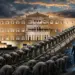 Η δικτατορία της μετριότητας: Πώς η κολακεία και το πελατειακό κράτος κρατούν την Ελλάδα στο χθες. (Γιάννης Καλαϊτζίδης).