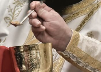 Αναγνώστης δεν συμφωνεί με άρθρο και σχολιάζει. ΔΕΝ ΕΙΝΑΙ ΔΥΝΑΤΟΝ ΝΑ ΑΝΑΡΤΩΝΤΑΙ ΤΕΤΟΙΑ ΑΡΘΡΑ.. ΣΥΝΙΣΤΟΥΝ ΒΛΑΣΦΗΜΗ ΑΣΕΒΕΙΑ