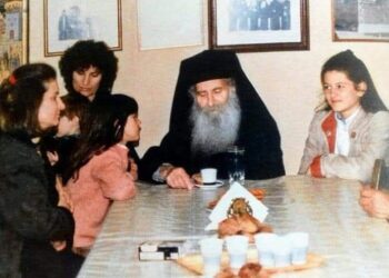 Ο εξομολόγος , γέρος και σοφός ιερέας, εξομολογούσε. Ξαφνικά συνέβη κάτι περίεργο.
