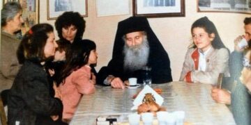 Ο εξομολόγος , γέρος και σοφός ιερέας, εξομολογούσε. Ξαφνικά συνέβη κάτι περίεργο.