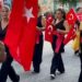 Ηράκλειο Κρήτης: ΝΤΡΟΠΗ – Τουρκικές σημαίες εκεί που κάποτε έσφαζαν Έλληνες!
