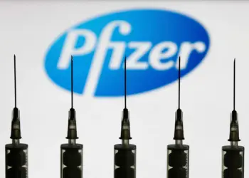 Η Pfizer ομολογεί: Από θρόμβους αίματος μέχρι «turbo καρκίνους» οι παρενέργειες του εμβολίου mRNA