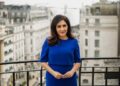 Maryam Moshiri, 49 παρουσιάστρια του BBC από τις πλέον φανατικές φωνές υπέρ του εμβολιασμού COVID-19. Απεκάλυψε ότι το 2024 διαγνώσθηκε με τη σπάνια μορφή καρκίνου polycythaemia vera