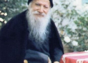 Του Αθανασιου Ρακοβαλη: Με το πόδι τι θα κάνεις; Θα κάνω εγχείρηση γέροντα. Αφού πηγαίνεις στον γέροντα Πορφύριο… γιατί δεν του λές να σε κάνει καλά;;..