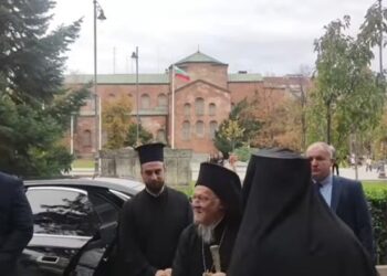Με τις Κραυγές «ΑΝΑΞΙΟΣ!»… «ΑΝΑΞΙΟΣ!» —Υποδέχτηκαν τον Βαρθολομαίο οι Διαμαρτυρόμενοι Χριστιανοί στη Βουλγαρία (ΒΙΝΤΕΟ)