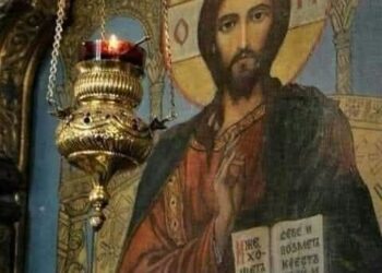 Αυτό συμβαίνει κάθε απόγευμα. Κάνει Εσπερινό και μετά ξαναπέφτει σε κώμα.