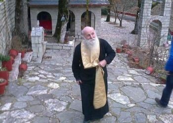 «Ξύπνα παπά ο Άγιος Χαράλαμπος είμαι. Γίνεται ουράνια Θεία Λειτουργία».