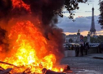 Τρομερή «προφητεία» από Γάλλους στρατηγούς: «Σας τα λέγαμε» – Η 5η Δημοκρατία καίγεται, «Μεγάλη Αντικατάσταση» και χάος