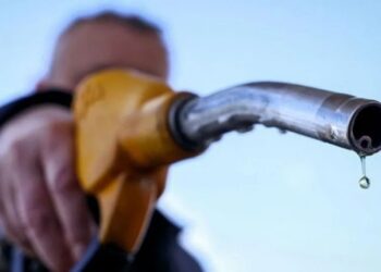 Βόμβα… το πετρέλαιο θέρμανσης στα 1,96 ευρώ – Πανικός στην κυβέρνηση μελετούν επιδότηση έως 55 λεπτά στην αντλία