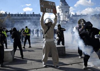 Η Γαλλία στις φλόγες: Aκρωτηριάστηκε διαδηλωτής στο Σεντ Ετιέν, δείτε live
