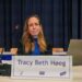 Tracy Beth Høeg Ακολουθούσε τα πραγματικά δεδομένα για τα εμβόλια και τις μάσκες κατά της COVID. Τότε η καριέρα της…