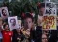 Ο Διάβολος Φοράει Prada: Εκατοντάδες Διαδηλωτές Κατέβηκαν στα Γραφεία της Εταιρίας Meta Απεικονίζοντας τον Ζάκερμπεργκ ως τον Διάβολο