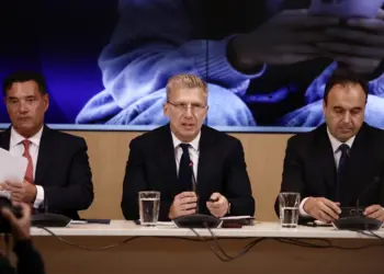Απαγόρευση social: Ψηφιακή «χούντα» από Γενάρη – Πρώτα τα παιδιά, μετά όλοι