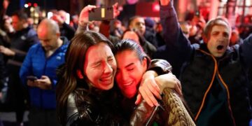 Από την Τραγωγία στο Νόβι Σαντ στην Πρωθυπουργία: Πώς οι Φοιτητές Ανέτρεψαν 14 Χρόνια Βούτσιτς – Η Ιστορική Νίκη με 53%