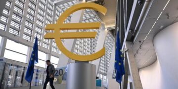 Έρχεται παγκόσμιο κραχ στα καύσιμα καθώς η Γαλλία βάζει φωτιά στο οικοδόμημα της ΕΕ