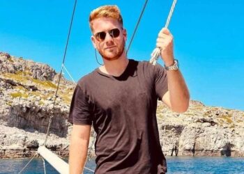 James Καφετζής> To 2021 o 29χρονος παίκτης ριάλιτι δήλωνε ότι έχει λάβει τα εμβόλια COVID και τα συνιστούσε στο κοινό του. Πριν λίγο απεκάλυψε ότι πλέον πάσχει από περικαρδίτιδα-πως γλίτωσε τον θάνατο