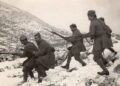 ΙΩΑΝΝΗΣ ΚΑΛΑΚΟΣ: ΑΠΟ ΤΟ ΕΝΔΟΞΟ ΕΠΟΣ ΤΟΥ 40 ΣΤΟ ΜΕ ΣΑΙΩΝΑ ΤΗΣ ΚΑΤΟΧΗΣ ΚΑΙ ΣΤΗ ΤΡΑΓΩΔΙΑ ΤΟΥ ΕΜΦΥΛΙΟΥ ΠΟΛΕΜΟΥ!