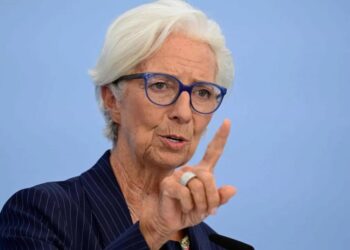 726.000 € το χρόνο ο μισθός της Λαγκάρντ! Η βασίλισσα της ΕΚΤ τρώει με χρυσά κουτάλια ενώ οι λαοί …παντεσπάνι