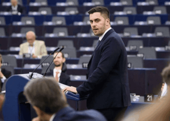 Απειλή εκτέλεσης κατά Έλληνα ευρωβουλευτή επειδή τα έβαλε με την Τουρκία; «Να πυροβοληθεί στους δρόμους της Ευρώπης»